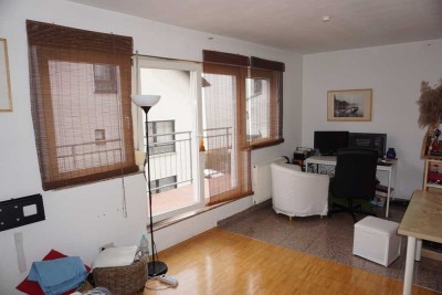 Helle und großzügige 1 Zi.-Wohnung mit Südbalkon