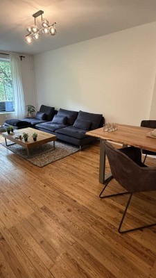 Möblierte 55qm 2 Zimmer Wohnung mit Balkon und Keller in Hamburg zur Untermiete