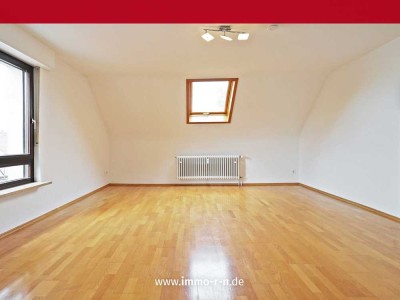 Attraktive und renovierte 2,5 ZKB Dachgeschosswohnung in ruhiger Wohnlage von Hockenheim