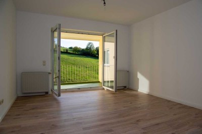 Attraktive, helle 2,5-Raum-Wohnung mit EBK und 2 Balkonen in Stolberg