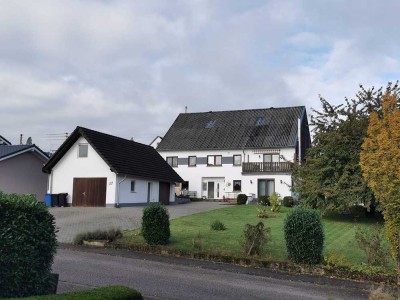 Zweifamilienhaus mit Ausbaupotential zu 3 Einheiten + Ferienhaus + bebaut Grundstück Provisionsfrei