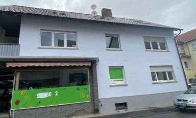 Schönes Mehrfamilienhaus 3 Wohnungen +1 Gewerbe