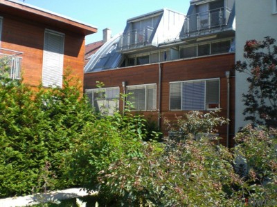 3 Zimmer-Penthouse-Wohnung mit Balkon in den grünen Innenhof gerichtet