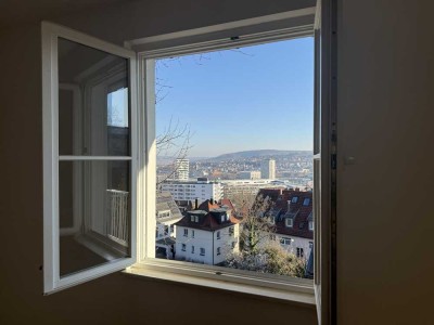 Kurzfristig verfügbare 3-Zimmer-Altbau-Wohnung mit Balkon