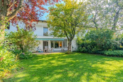 Charmantes Reihenmittelhaus mit sonnigem Garten und Einzelgarage in Krailling