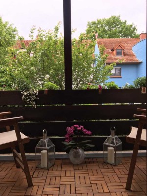 In bevorzugter, altstadtnaher Lage: 4 ZKB, 2 Balkone, Tageslichtbad/WC, EBK, TG- und Außenstellplatz