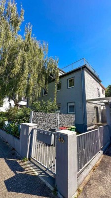 Zuhause in Bestlage: Unvermietetes Zweifamilienhaus mit Entwicklungspotenzial in Mainz-Bretzenheim