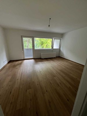Neu renovierte 2 Zimmer Wohnung
