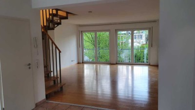 Ansprechende 5-Zimmer-Doppelhaushälfte mit geh. Innenausstattung und EBK