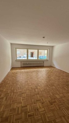 Komfortable 100m³ Erdgeschosswohnung mit neuem Boden