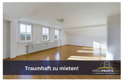 Helle, moderne  2-2,5  Zimmer Dachgeschosswohnung mit Flair und Charme