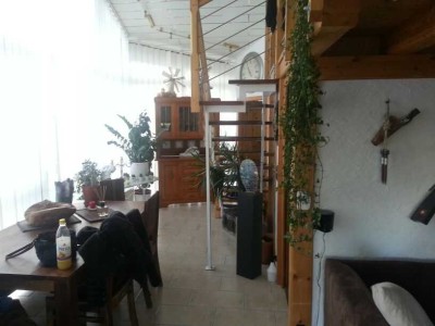 Gepflegte 2,5-Raum-Maisonette-Wohnung mit Einbauküche in Heuchelheim-Kinzenbach
