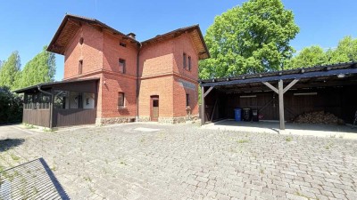 ... AIGNER - historisches, saniertes Bahnwärterhaus mit Carport für Individualisten mit Charme ...