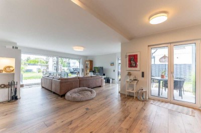 Attraktives freistehendes Einfamilienhaus mit Einliegerwohnung – KFW 55 mit Photovoltaik  und  Wal