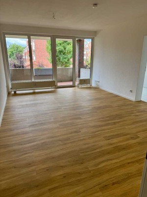Frisch renovierte 2-Zimmer Wohnung mit Balkon in Garbsen !