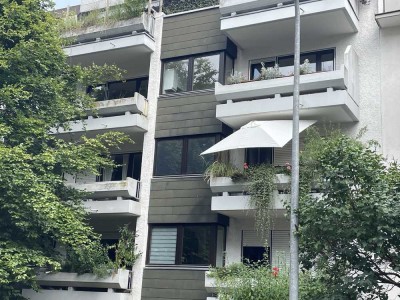 Helle 3-Zimmer-Wohnung mit zwei Bädern und zwei Balkonen direkt am Luitpoldpark