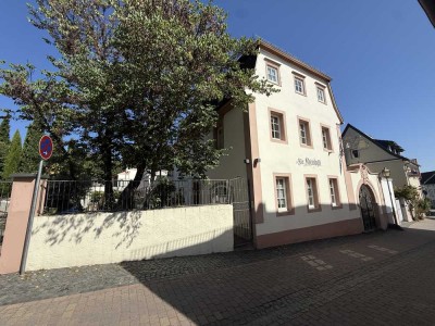 Denkmalgeschützes Schmuckstück - Bürovilla in Walluf