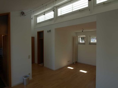 helle Dachgeschoss-Wohnung mit Terasse