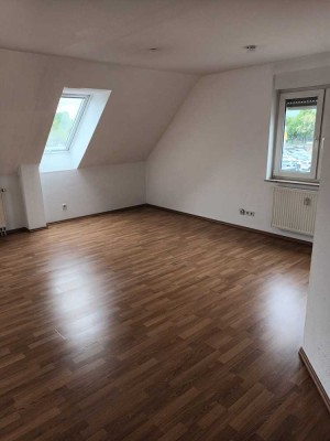 Sonnige, großzügige 4-Zimmer-Maisonette-Wohnung mit großem Balkon