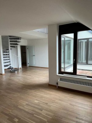 Stilvolle, vollständig renovierte 4-Raum-Maisonette-Wohnung mit geh. Innenausstattung in Ratingen