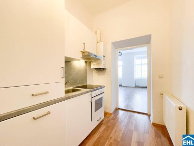 In U-Bahn-Nähe: Singlewohnung in wunderschönem Altbau