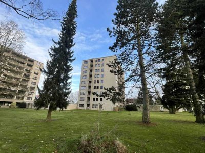 Frisch renoviert: 2 2-Zimmerwohnung mit kleinem Balkon!