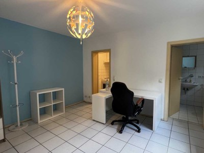 Klein, aber fein: gemütliches teilmöbliertes Appartement mit Einbauküche im UG eines 8 Fam.hauses
