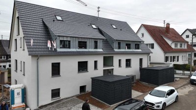 Neue, hochwertige 2-Zi-Wohnung (EE: A+) in ruhiger Lage inkl. EBK und Terrasse