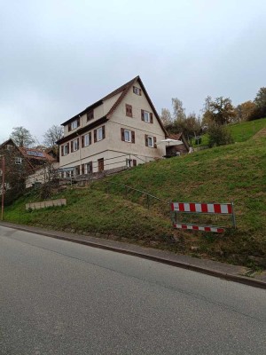 Ansprechendes und modernisiertes 6-Zimmer-Einfamilienhaus mit EBK in Altensteig-Berneck Altensteig