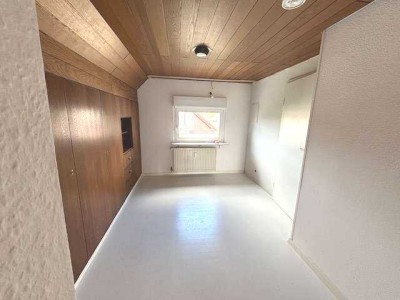 Für Wochenend-Heimfahrer: 2-Zimmer-DG-Wohnung mit neuem Bad