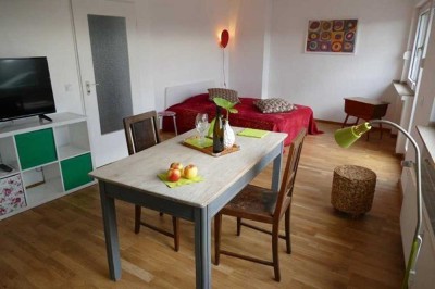 Möbliert: Terrasse+Wunderschön+gerade Wände:1 1/2 Zim. TH + FH + FLUGHAFEN + ZENTRUM gut erreichb