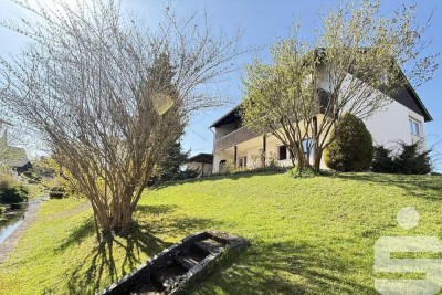 Naturnaher großer Garten