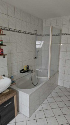 Bottrop Stadtwald, 2,5 Zimmer - KDB (Bad mit Wanne) ca 62 m2 im DG eines 6 MFH - Kaltm. Incl Küche