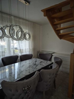 Mondorf 5 Zimmer Maisonette-Wohnung mit Balkon Wfl. ca.145 m²