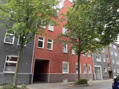 Großzügige 3,5 Erdgeschoss-Wohnung mit kleiner Terrasse