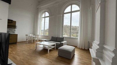 Großzügige 2-Zimmer-Maisonette-Wohnung mit Kubus und hochwertiger EBK