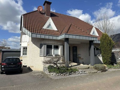 Exklusives hochwertiges Einfamilienhaus mit traumhaftem Garten, Garage und Saunahaus