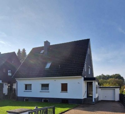 Charmantes Einfamilienhaus mit Wintergarten, Doppelgarage und großem Garten