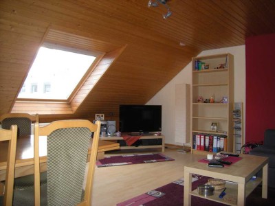 Nähe Dom: Gemütliche, helle Dachgeschosswohnung