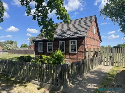 Charmantes Fachwerkhaus mit Nebengebäude und großem Gartenbereich!