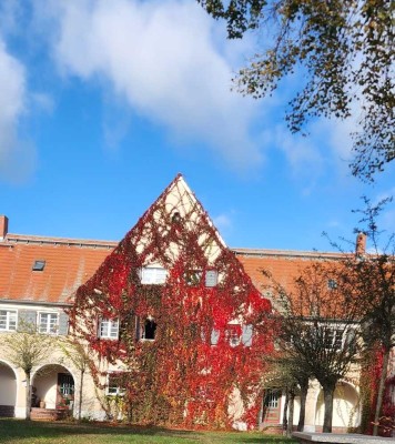 Idyllisch gelegenes Reihenhäuschen im denkmalgeschützten Ensemble mit Garten lädt ein