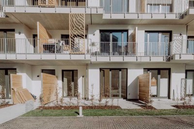 Erstbezug mit Terrasse und EBK: Geschmackvolle 2-Raum-Terrassenwohnung mit geh. Innenausstattung