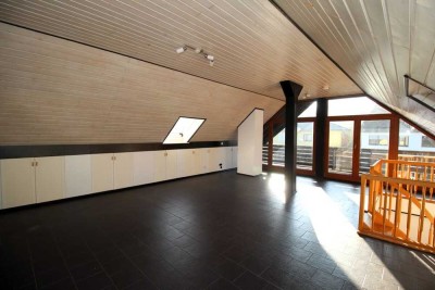 Lichtdurchflutete 3-Zimmer-Maisonette-Wohnung in Niederjosbach