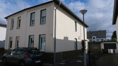 Gepflegte Doppelhaushälfte mit Garage