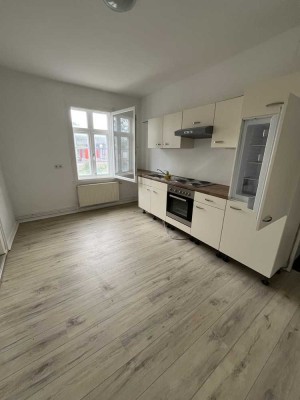 Stilvoll Wohnen: Modernisierte Wohnung mit Einbauküche ab August