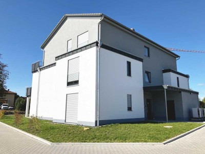 Neubau - Moderne 3,5-Zimmer-Wohnung mit Terrasse und eigenem Gartenanteil