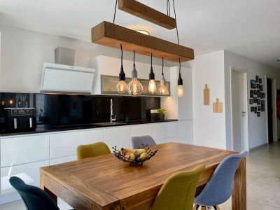 Stilvolle, neuwertige 3-Zimmer-Wohnung mit luxuriöser Innenausstattung und EBK in Frankfurt am Main
