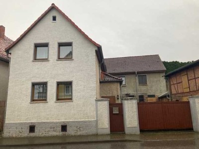 Einfamilienhaus mit Nebengelass, Zufahrt und Garten  in ruhiger Ortslage von Donndorf zu verkaufen