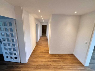 Frisch sanierte 4-Zimmer Wohnung mit im Grünen!