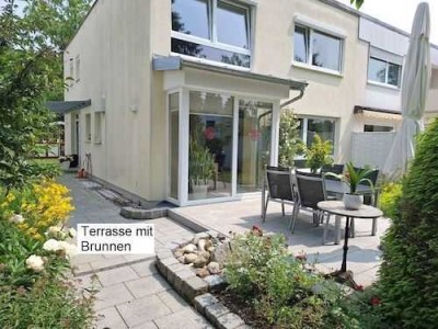 DDH Bauhausstil  in Bestzustand mit alt eingewachsenem Garten in München-Waldperlach